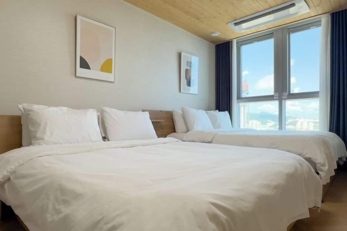 2 habitaciones, ropa de cama de alta calidad y cortinas blackout
