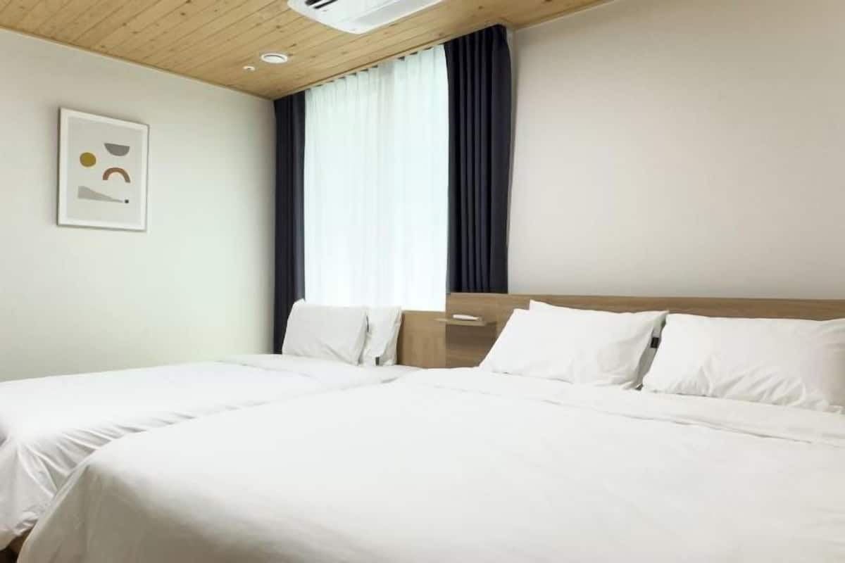 2 habitaciones, ropa de cama de alta calidad y cortinas blackout