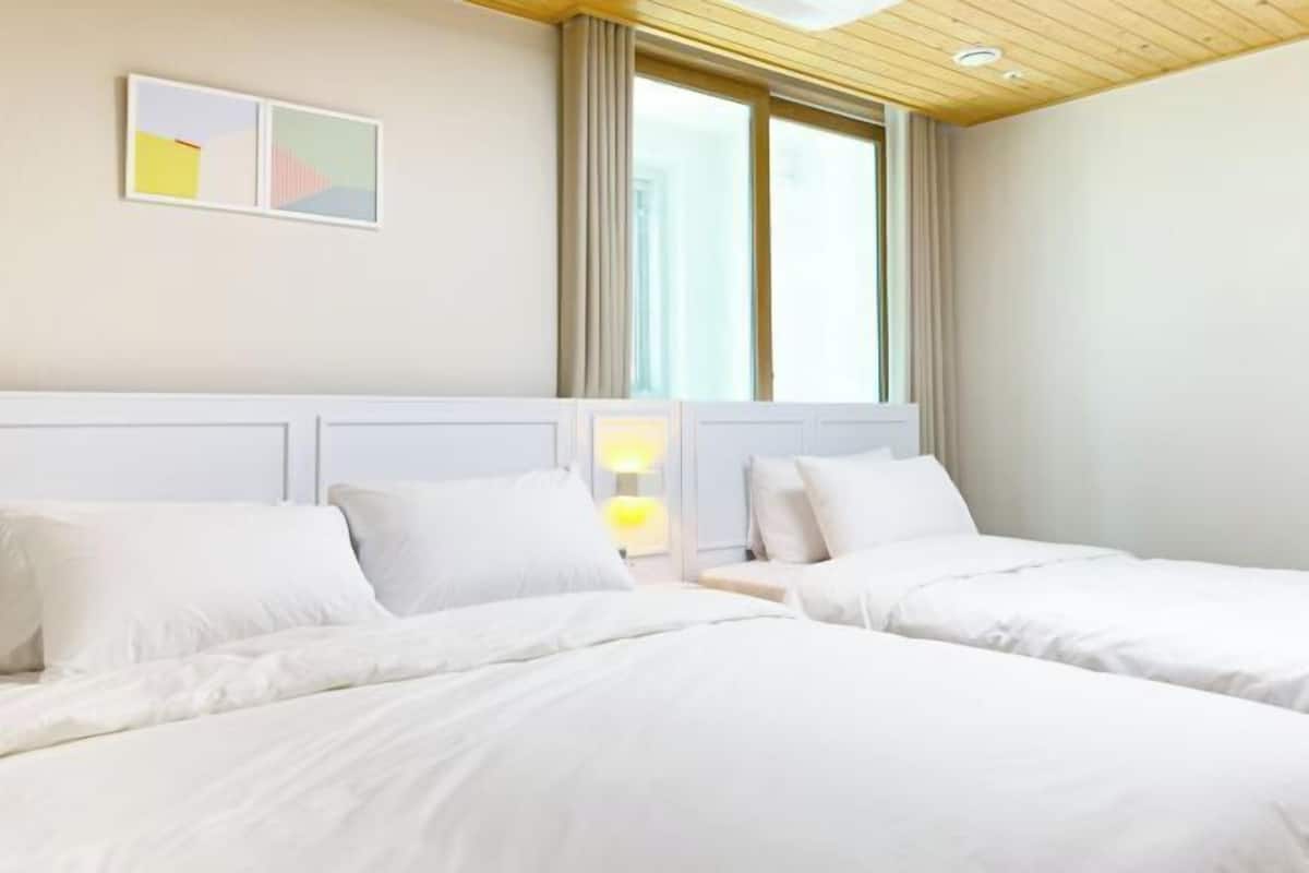 2 habitaciones, ropa de cama de alta calidad y cortinas blackout