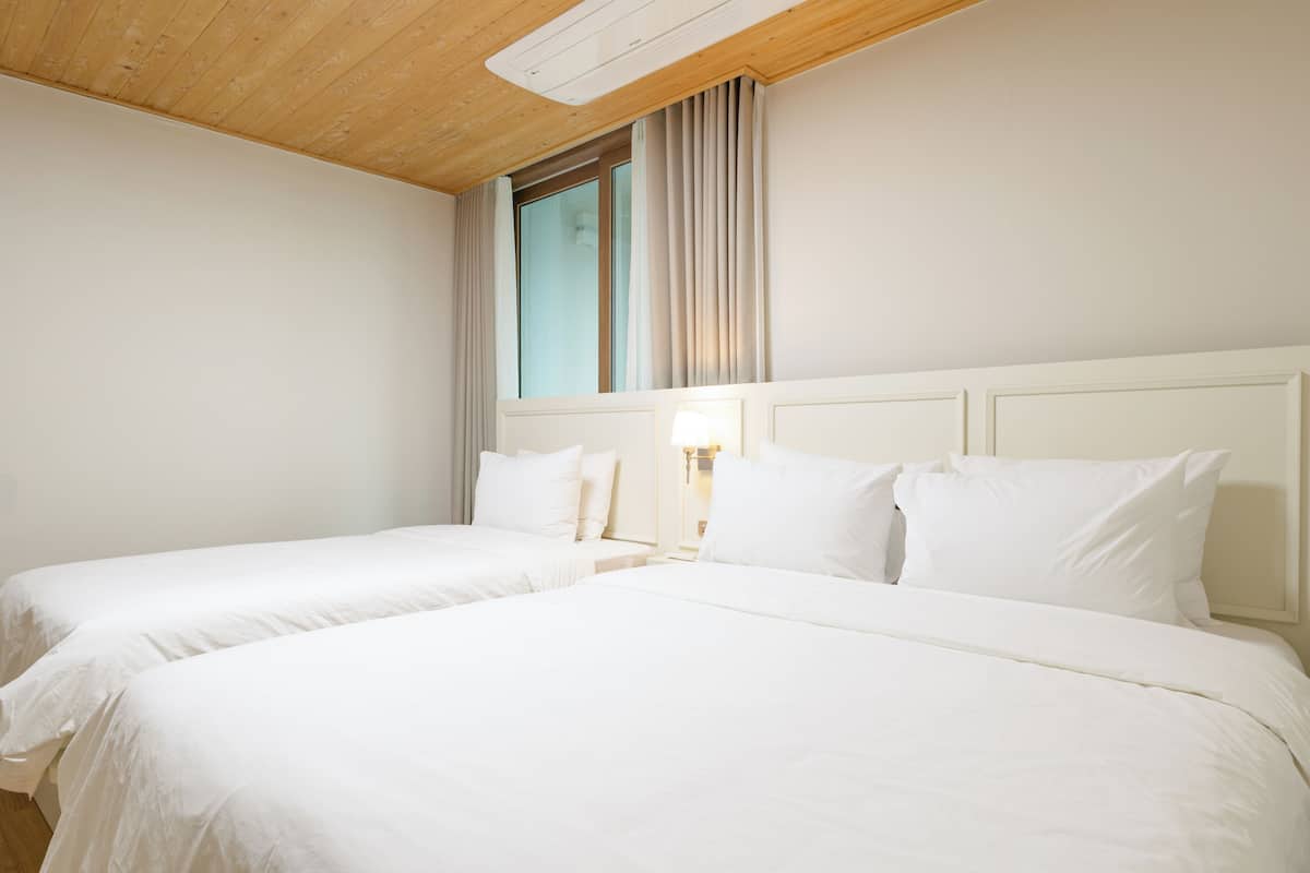 Junior Deluxe (Accessible)