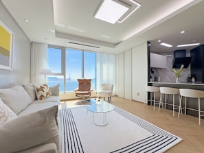 Two Bed Ocean A | Area keluarga | Lantai berpemanas