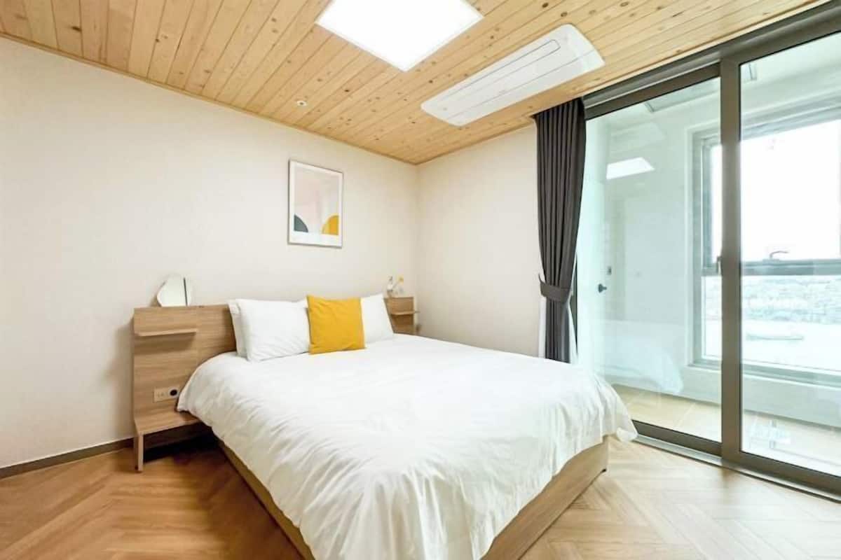 2 habitaciones, ropa de cama de alta calidad y cortinas blackout