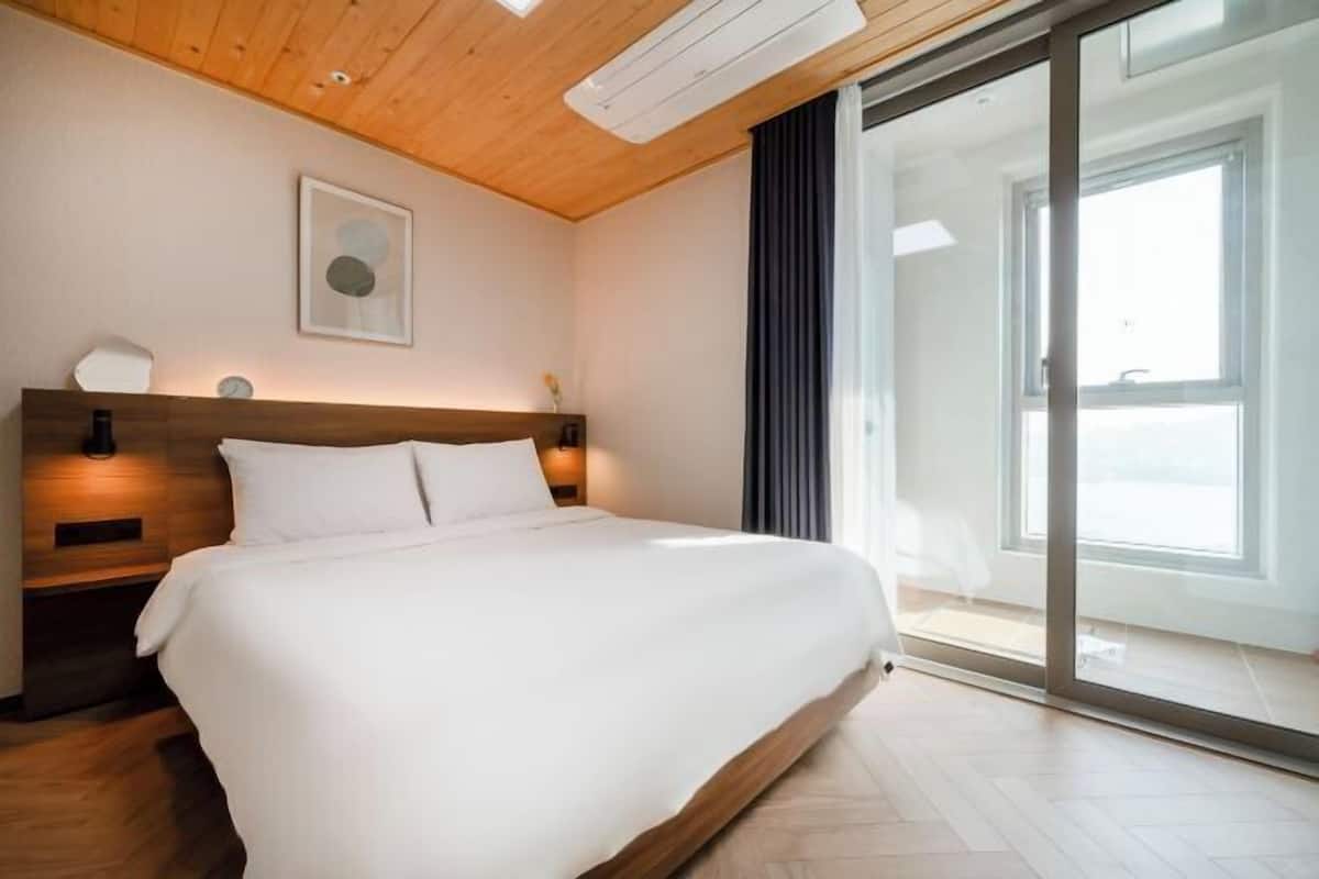 2 habitaciones, ropa de cama de alta calidad y cortinas blackout