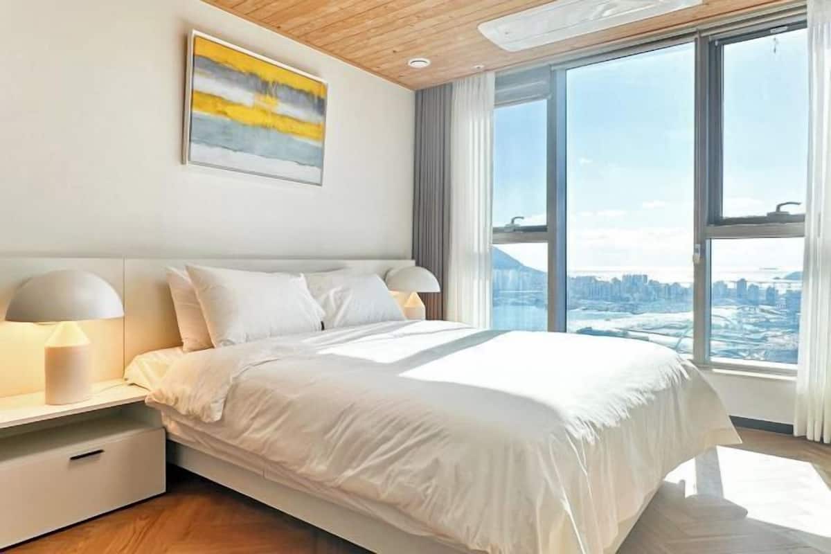 2 habitaciones, ropa de cama de alta calidad y cortinas blackout