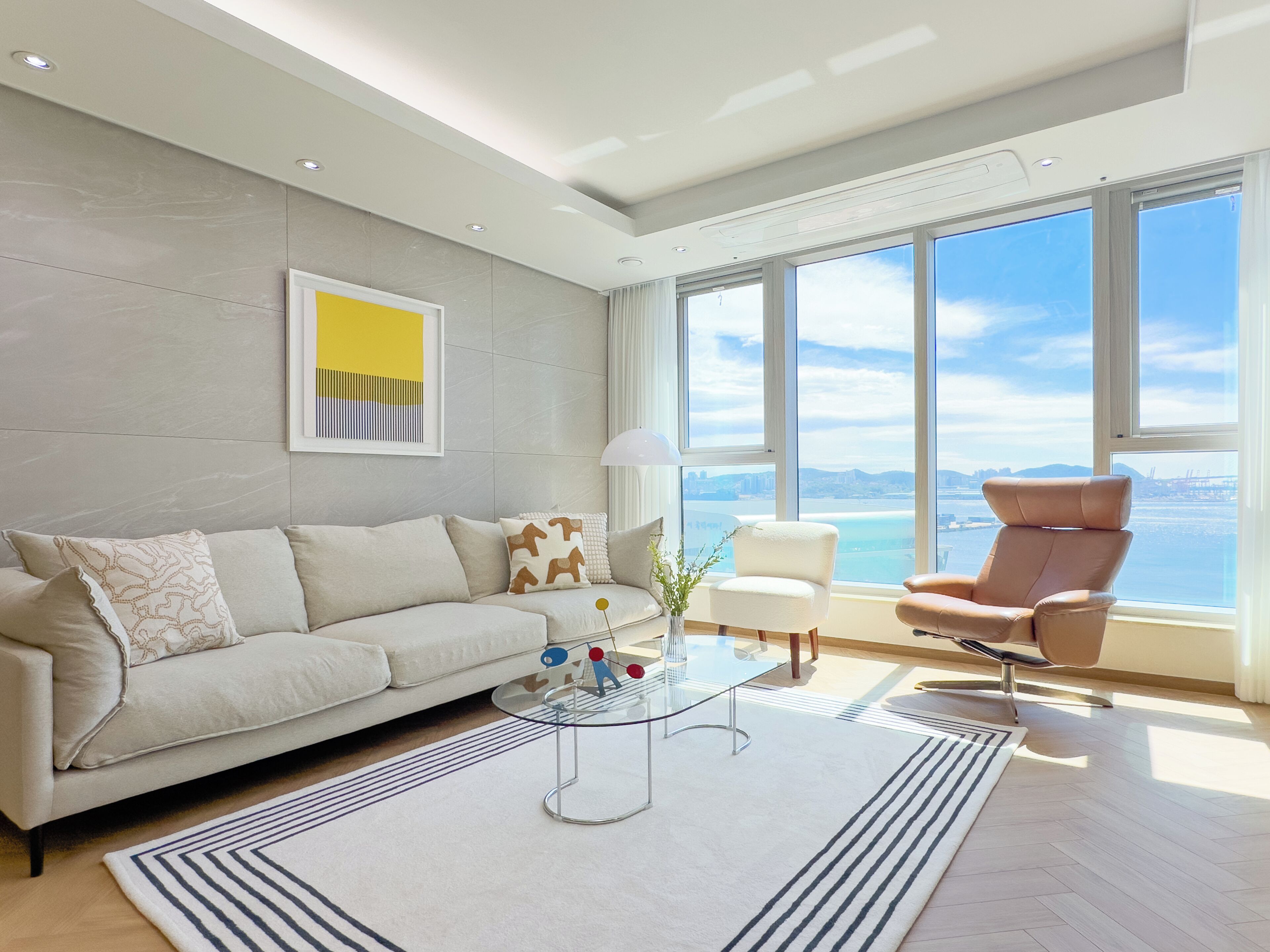 Two Bed Ocean A | 起居区 | 加热地板