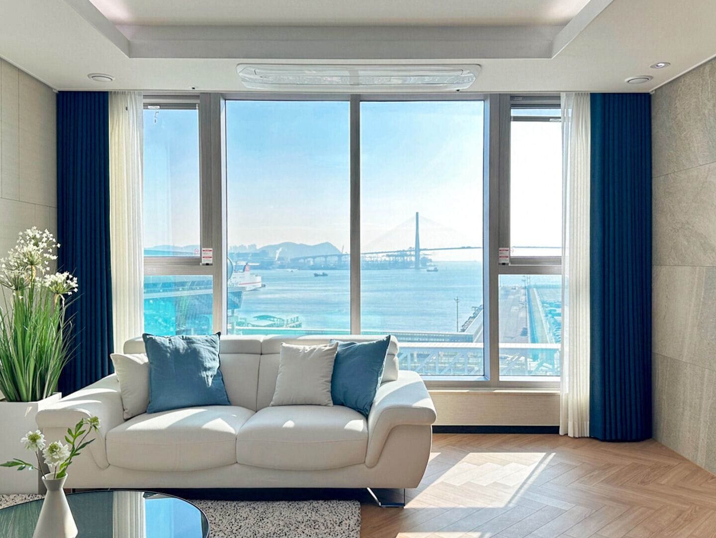 Grand Suite Ocean B | Living area | Heated floors