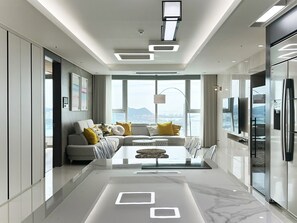 Family Suite Ocean Wine | Private kitchen | Fridge, microwave, stovetop, rice cooker