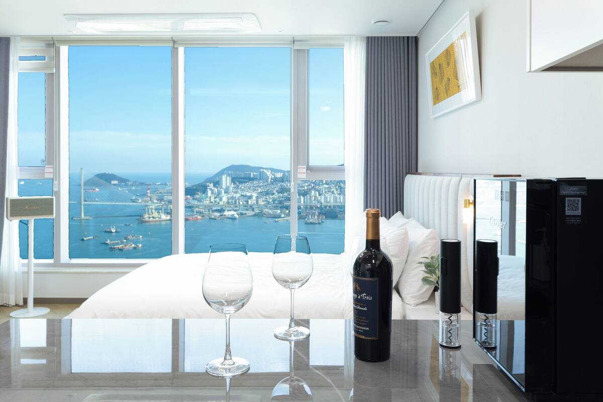 Ocean Deluxe Two Bed | منطقة المعيشة | أرضيات مدفأة