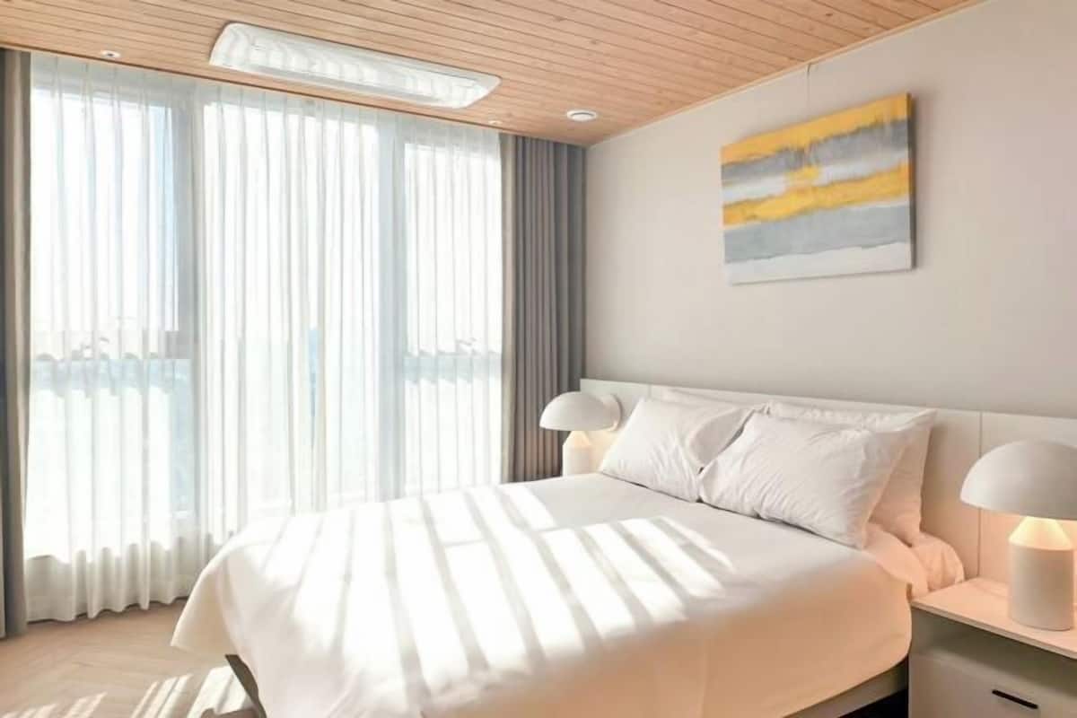 2 habitaciones, ropa de cama de alta calidad y cortinas blackout