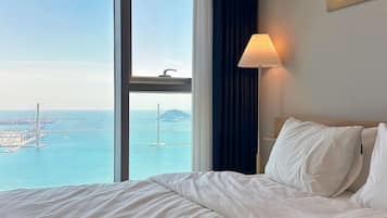 Ropa de cama de alta calidad, cortinas blackout y wifi gratis