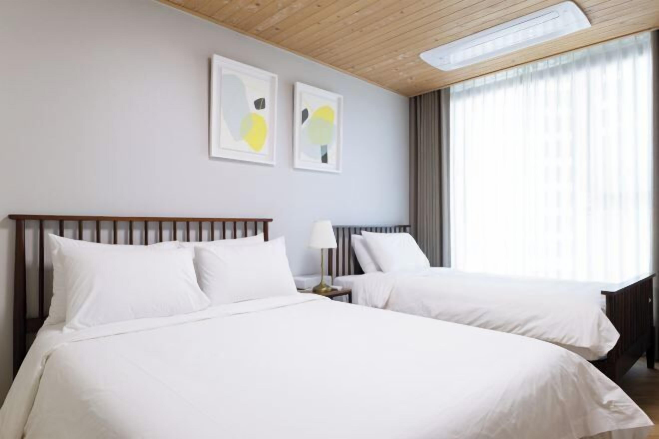 高档床上用品、遮光窗帘、免费 WiFi、床单