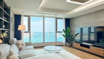 Family Suite Ocean B | Living area | Heated floors