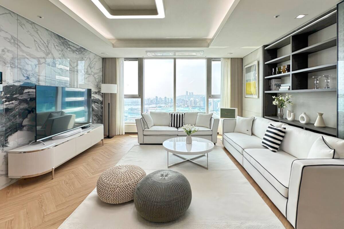 Family Suite Marina F | منطقة المعيشة | أرضيات مدفأة