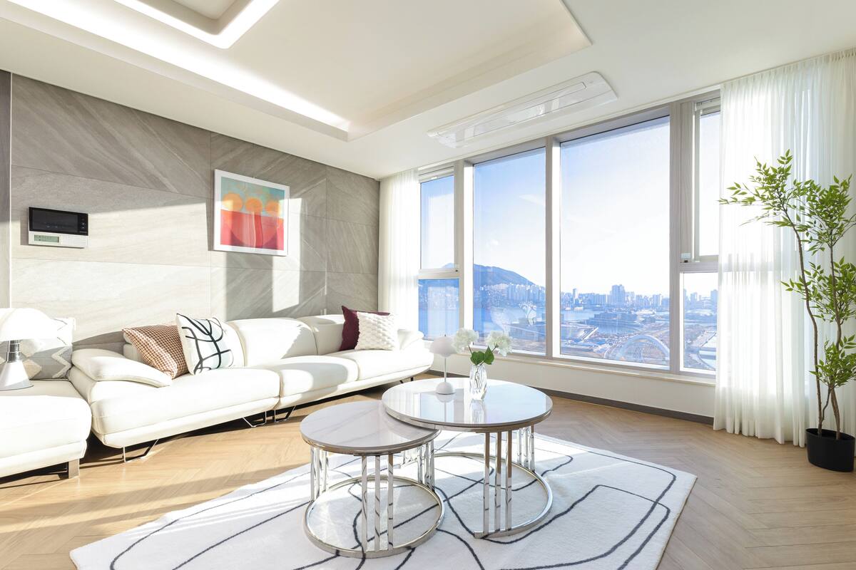 Family Suite Marina A | منطقة المعيشة | أرضيات مدفأة