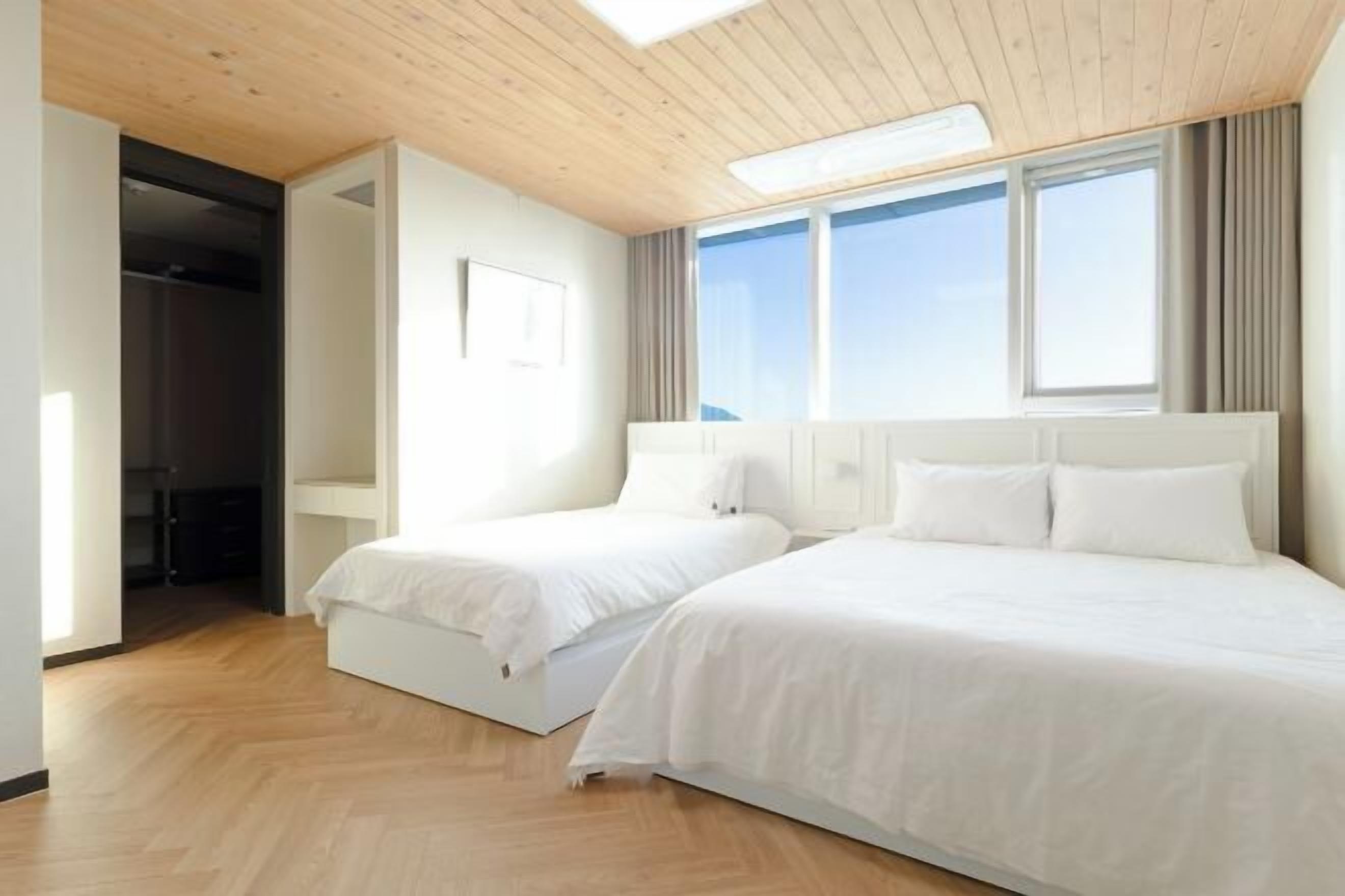 高档床上用品、遮光窗帘、免费 WiFi、床单