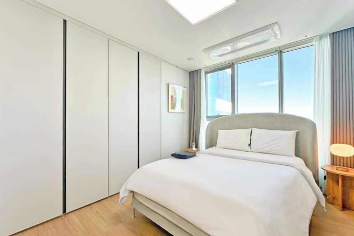 2 habitaciones, ropa de cama de alta calidad y cortinas blackout