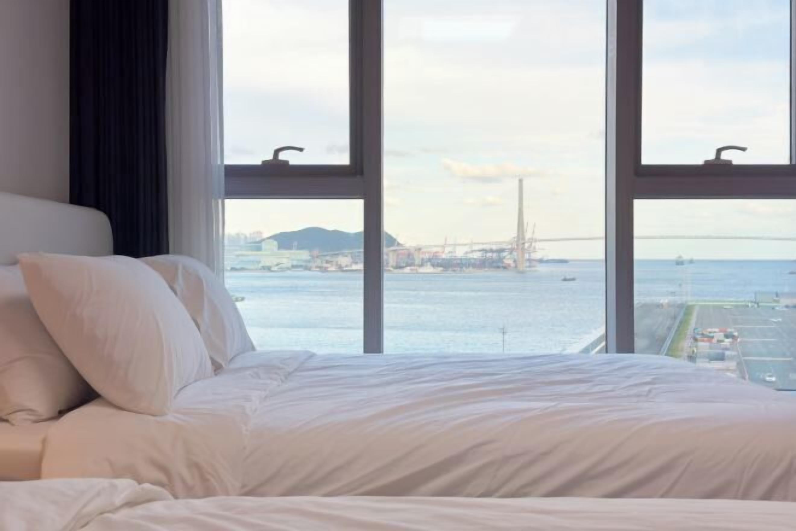 高档床上用品、遮光窗帘、免费 WiFi、床单