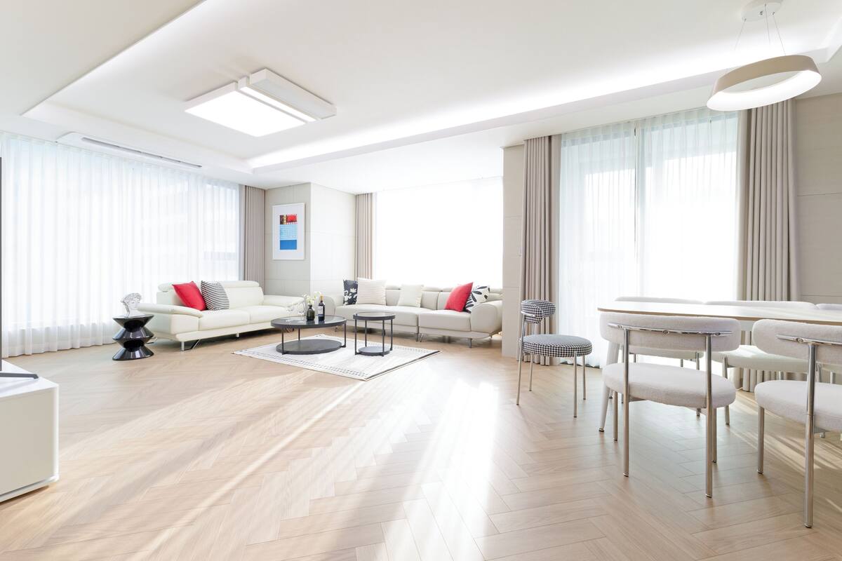 Grand Suite Marina A | منطقة المعيشة | أرضيات مدفأة