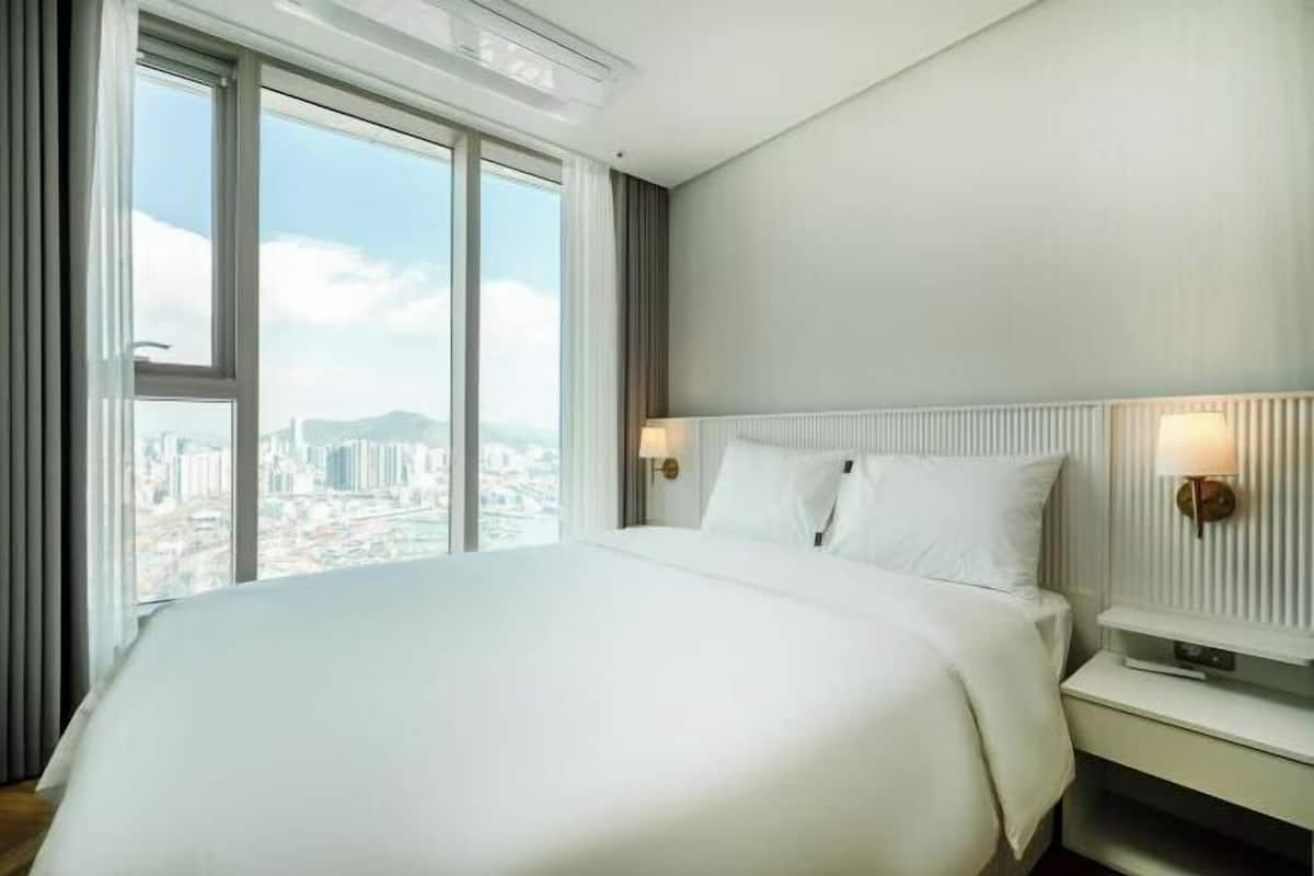 2 habitaciones, ropa de cama de alta calidad y cortinas blackout