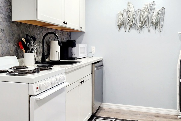 Coffee/tea maker, fridge, microwave, oven