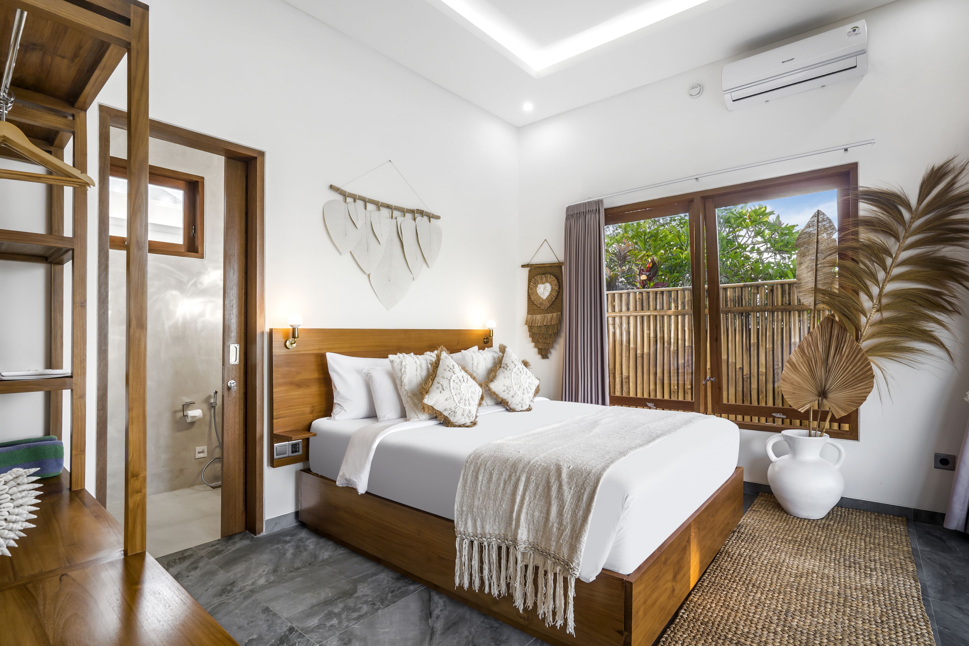 2 habitaciones, caja de seguridad en la habitación y escritorio 