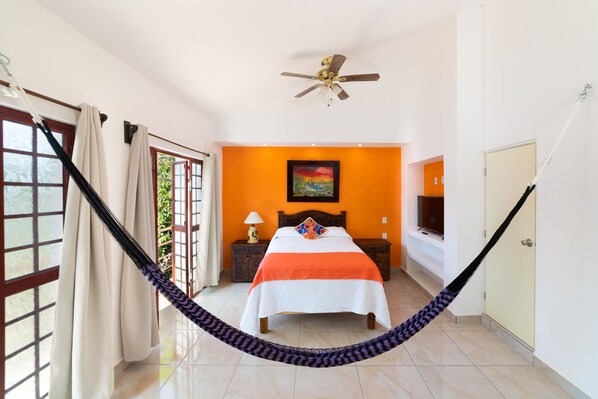 Iron/ironing board, WiFi