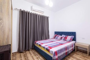 1 camera, ferro/asse da stiro, lenzuola