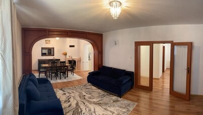 4-Bedroom House Sleeps 7 with Garden
