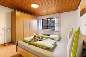 3 dormitorios, tabla de planchar con plancha, wifi gratis y ropa de cama