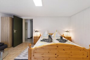 3 dormitorios, tabla de planchar con plancha, wifi gratis y ropa de cama