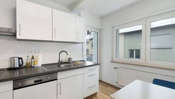 Kühlschrank, Herdplatte, Geschirrspüler