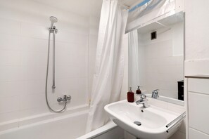 Baignoire, serviettes fournies