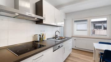 Kühlschrank, Herdplatte, Geschirrspüler