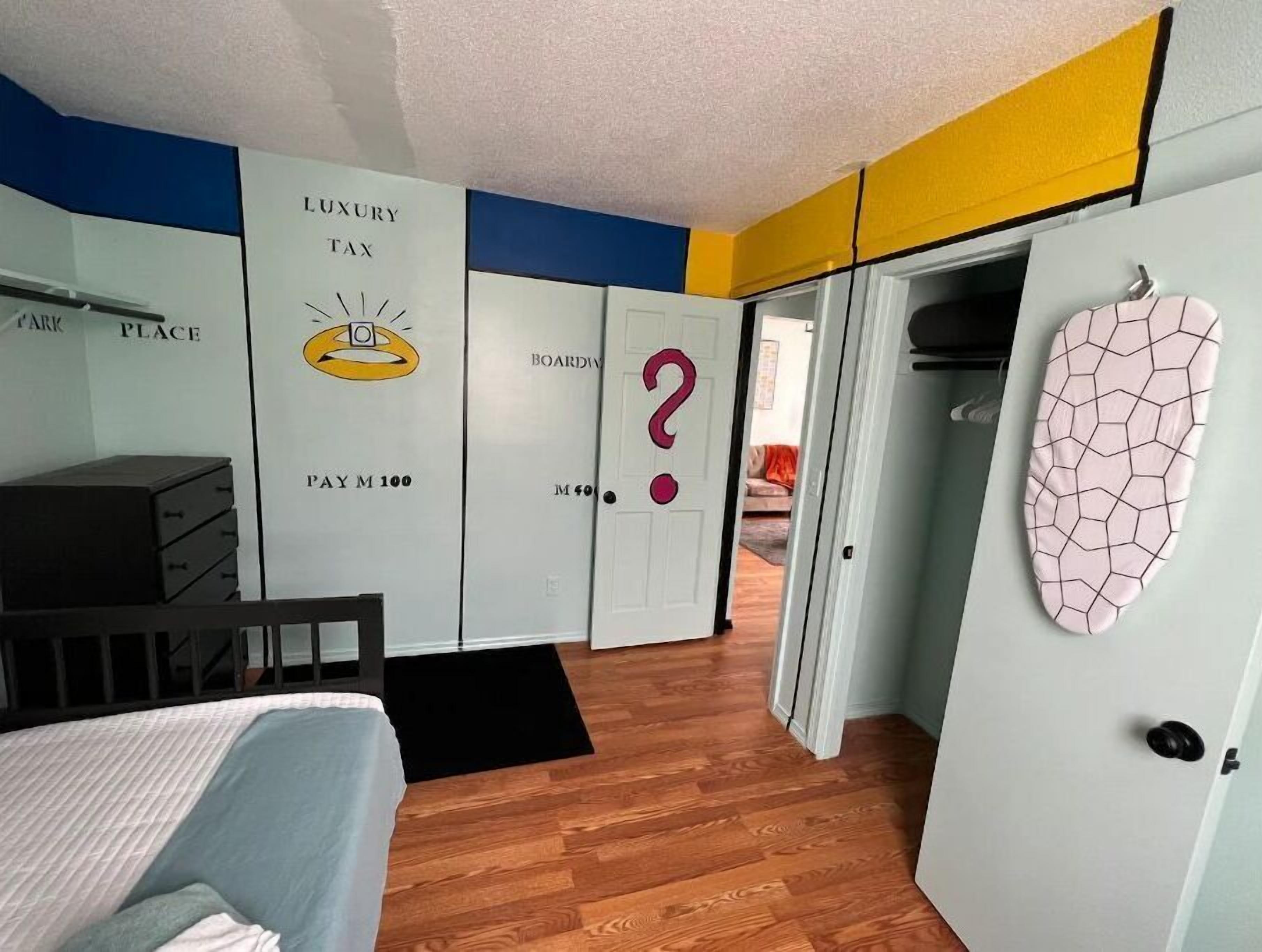 Monopoly Manor-2Bdrm-Free Parking- Mins to Yale- Fully Stocked
