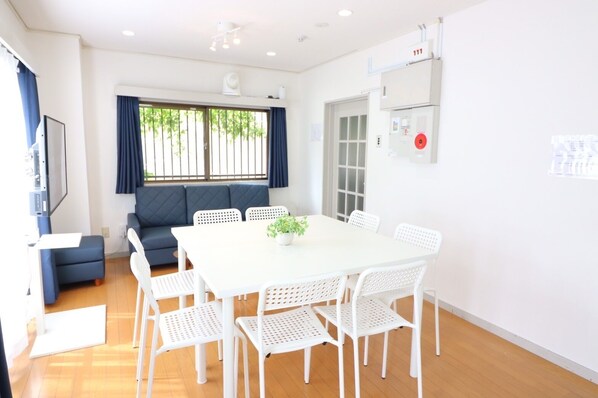 Appartement | 3 chambres, fer et planche à repasser, Wi-Fi gratuit, draps fournis