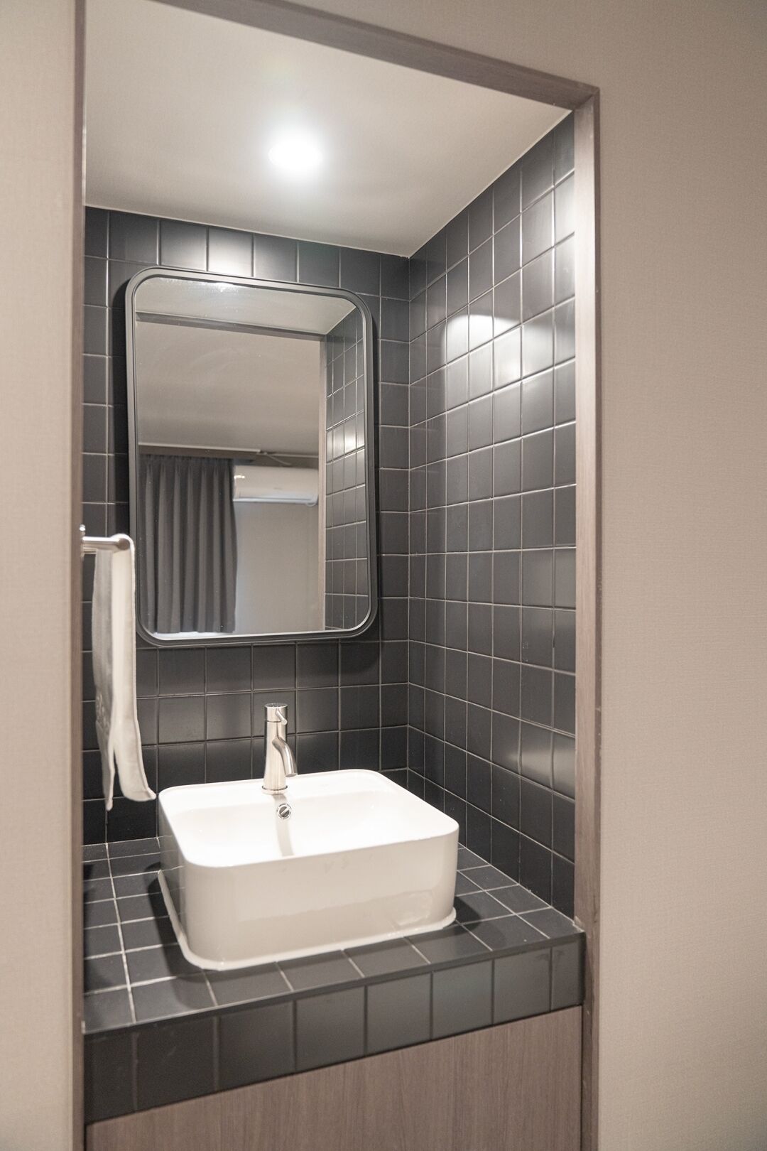 Standard Twin | Bathroom
