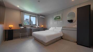 Music Deluxe | Premium bedding, blackout drapes, soundproofing, free WiFi