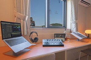 Music Deluxe | 高級寢具、遮光布/窗簾、隔音、免費無線上網