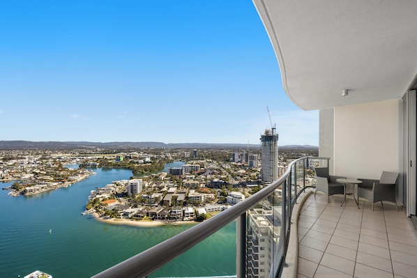 Property grounds - Welcome to your luxurious holiday retreat at the Towers of Chevron Renaissance! (Gold Coast)