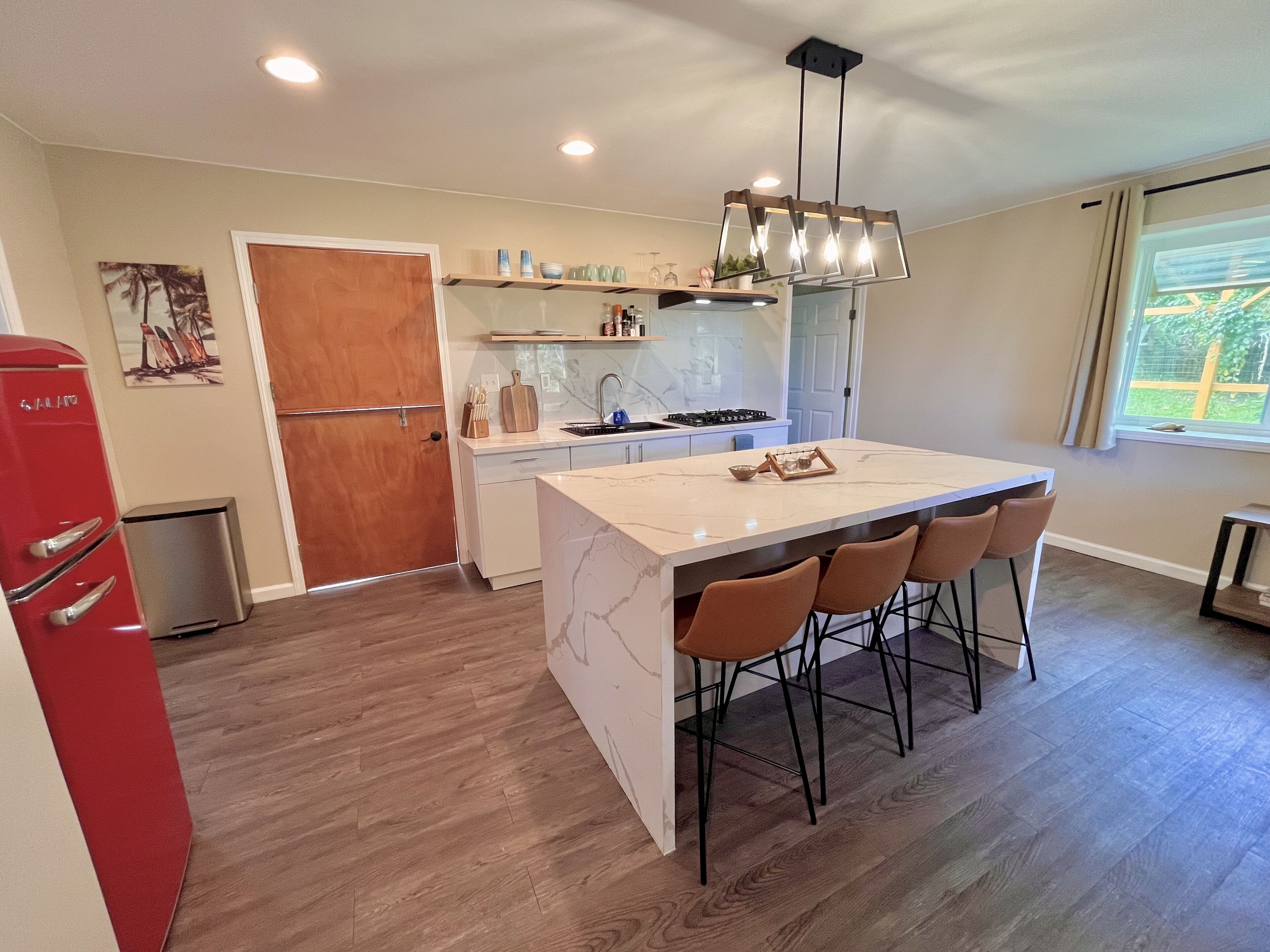 Fridge, stovetop, coffee/tea maker, toaster