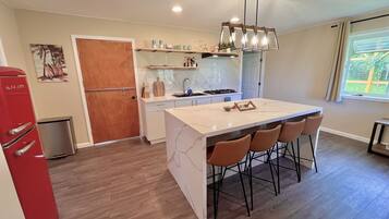 Fridge, stovetop, coffee/tea maker, toaster