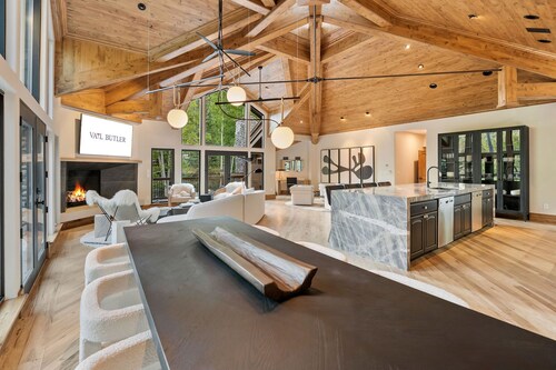 Vail Dream - modern sanctuary with hot tub, pool, firepit close to Vail Village