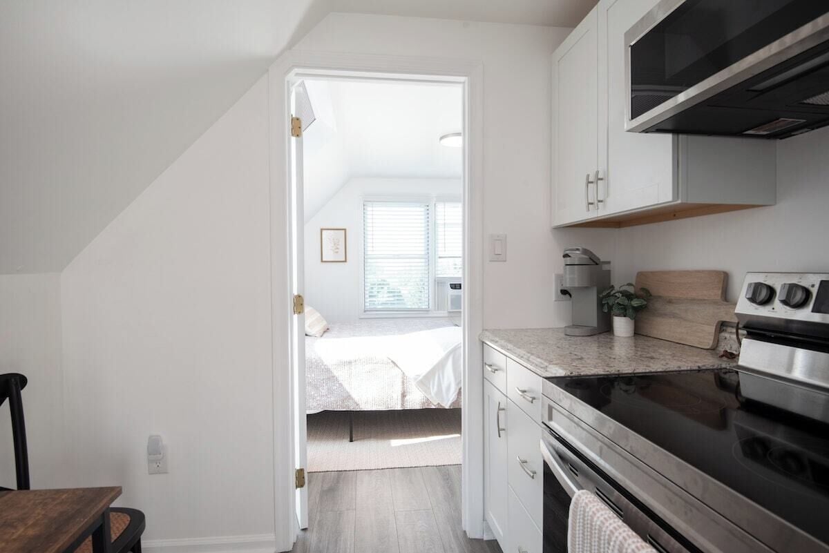 Frigorifero, microonde, forno, piano cottura