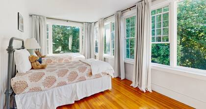 Historic home steps from the harbor with enclosed porches & gorgeous deck