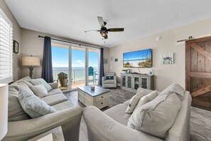 Una Smart TV, un reproductor de DVD