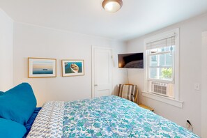 1 bedroom, Internet, bed sheets - Sunset Serenade | Nautical condo in Provincetown (Provincetown)