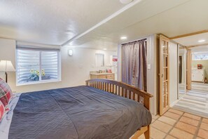 2 habitaciones, escritorio, tabla de planchar con plancha y wifi gratis 