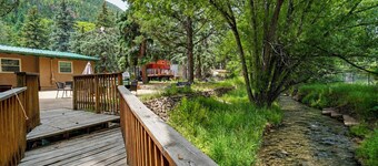 Charming Creekside Escape - Hot Tub - Pikes Peak Base - 2 Bed 2 Bath Kitchen