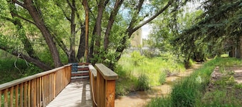 Charming Creekside 2BR/2BA/Kitchen @ Pikes Peak