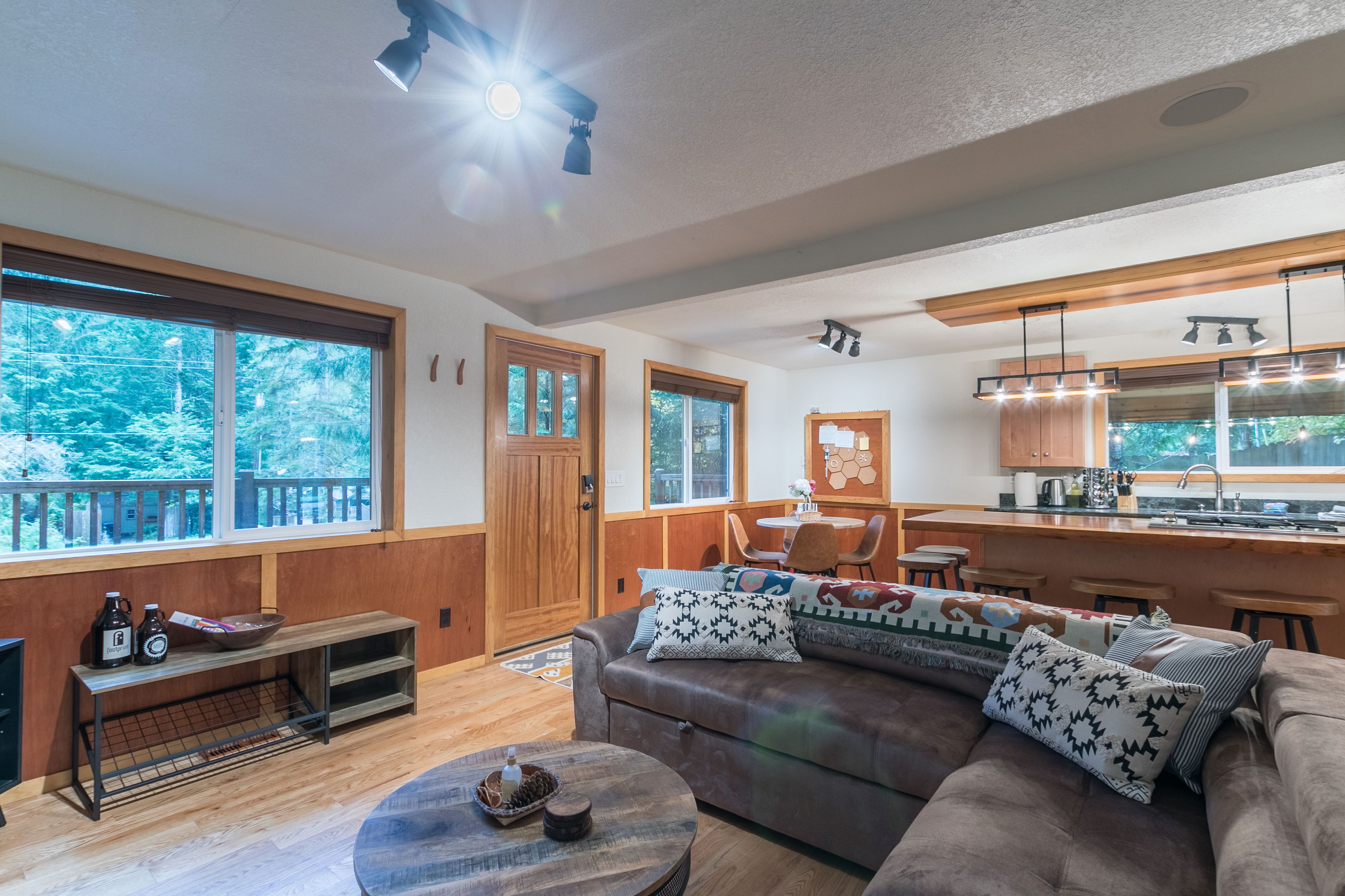 Smart-TV, Kamin, Bücher